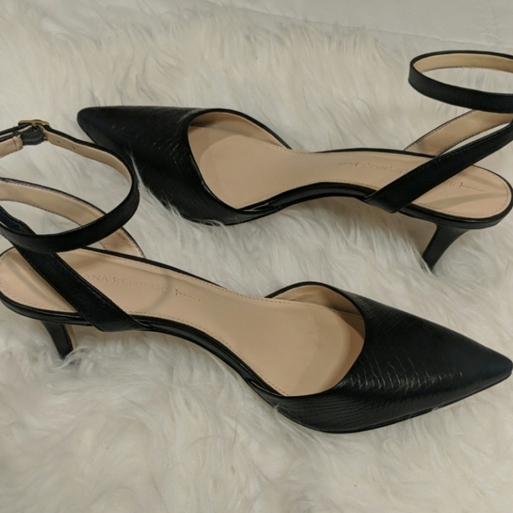 Pointed toe ankle strap low heels 🥰